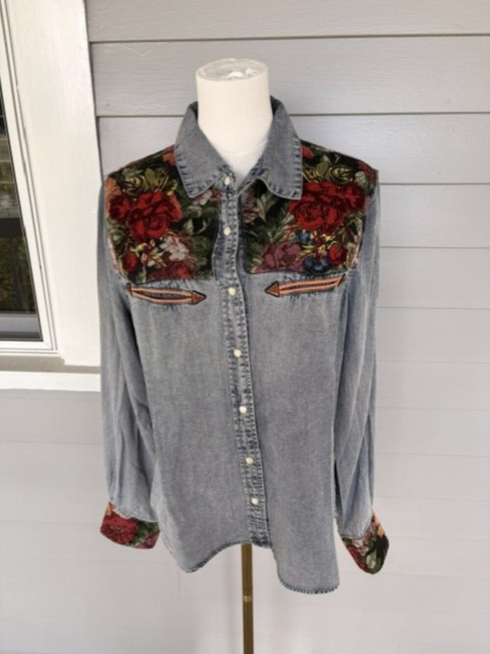 Rodeo Quincy Vaquera Rose Button Up Shirt